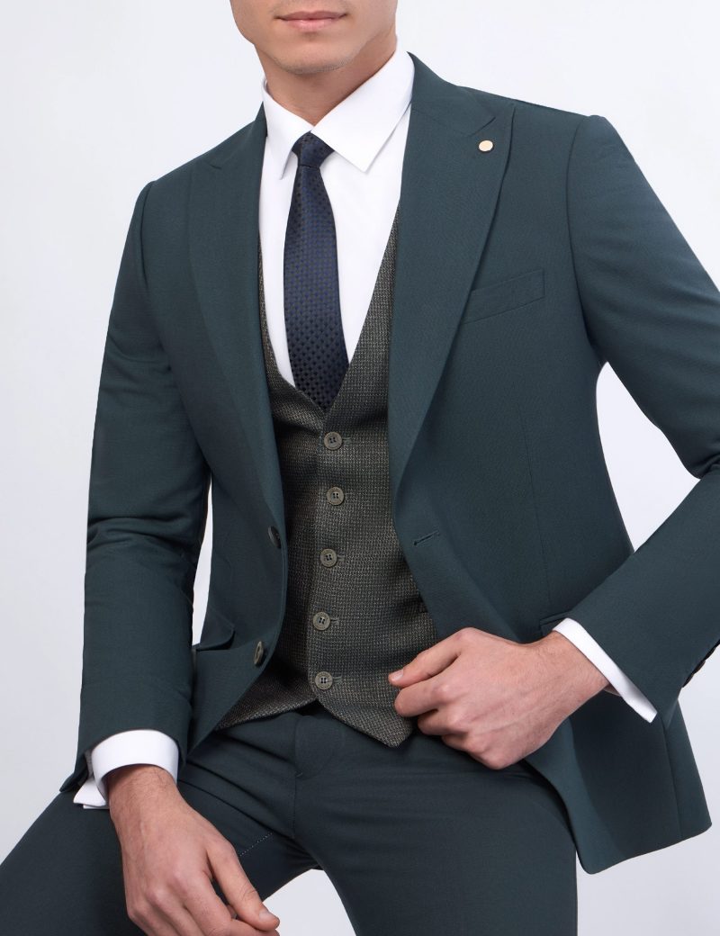 Slim Fit Classic Suit With a Vest