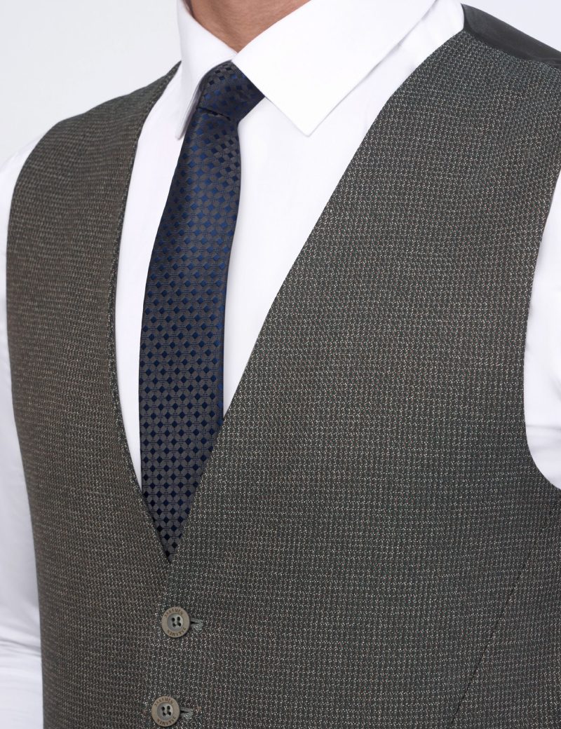 Slim Fit Classic Suit With a Vest