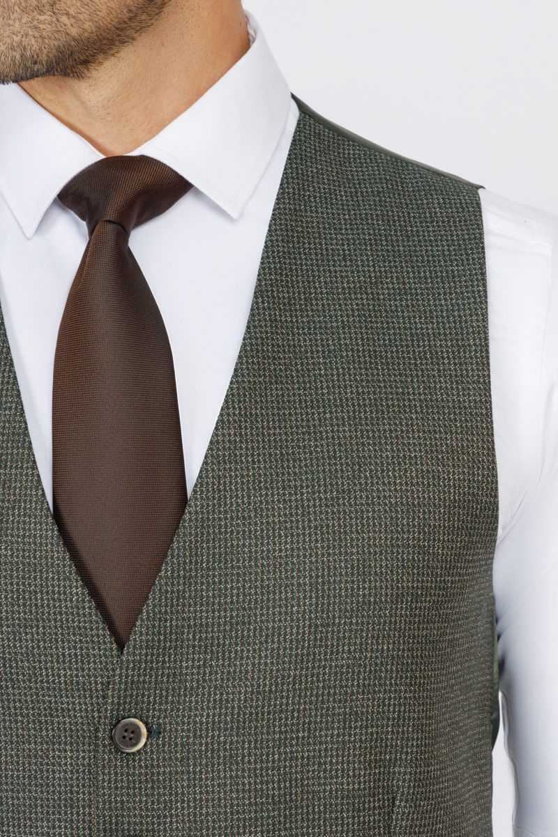 Slim Fit Suit with Peak Lapel and Flap Pockets