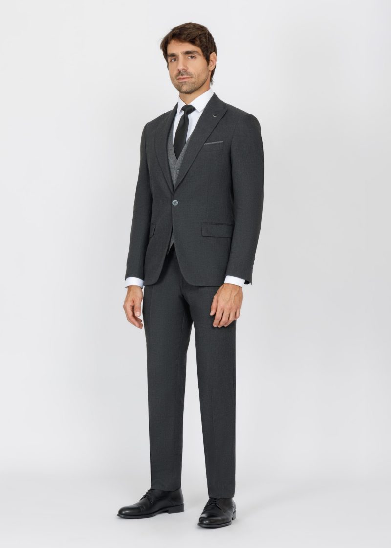 Slim Fit Suit with Peak Lapel and Flap Pockets