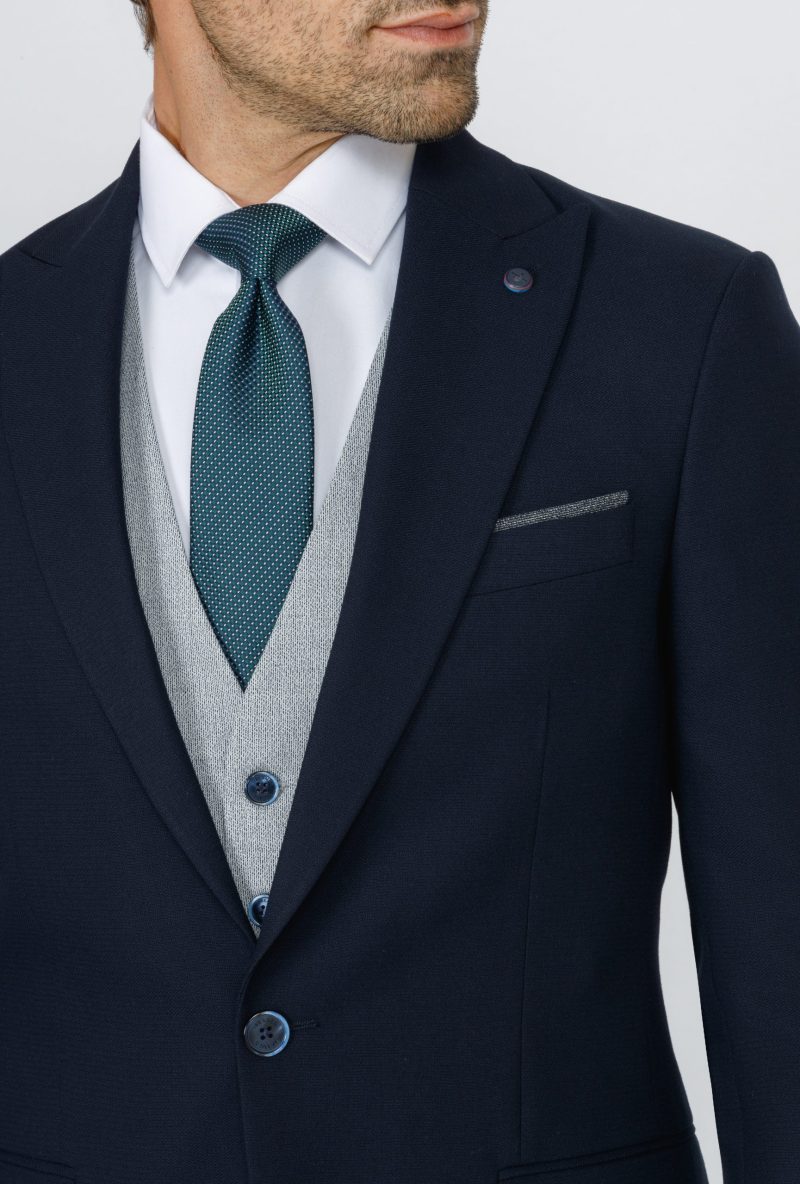 Slim Fit Suit with Peak Lapel and Flap Pockets