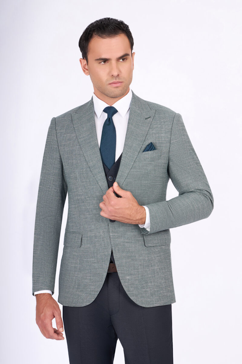 Slim Fit Suit with Peak Lapel & Mismatch Design