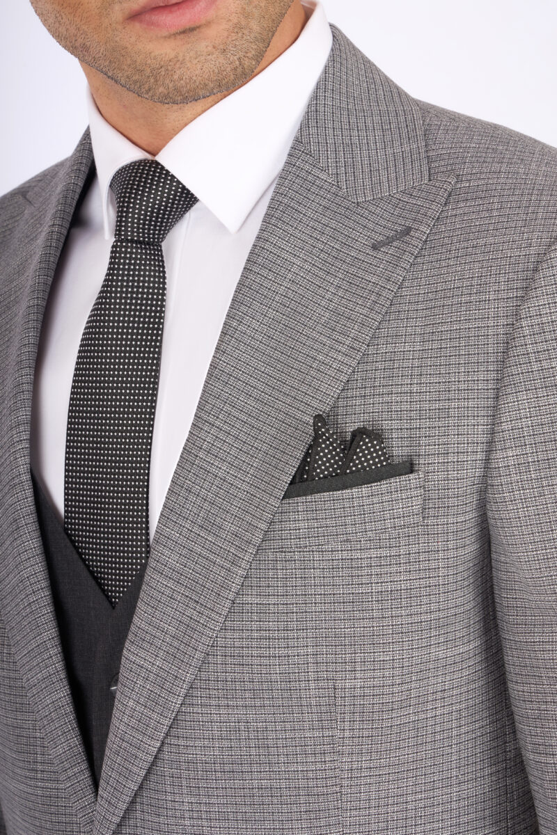 Slim Fit Suit with Peak Lapel & Mismatch Design