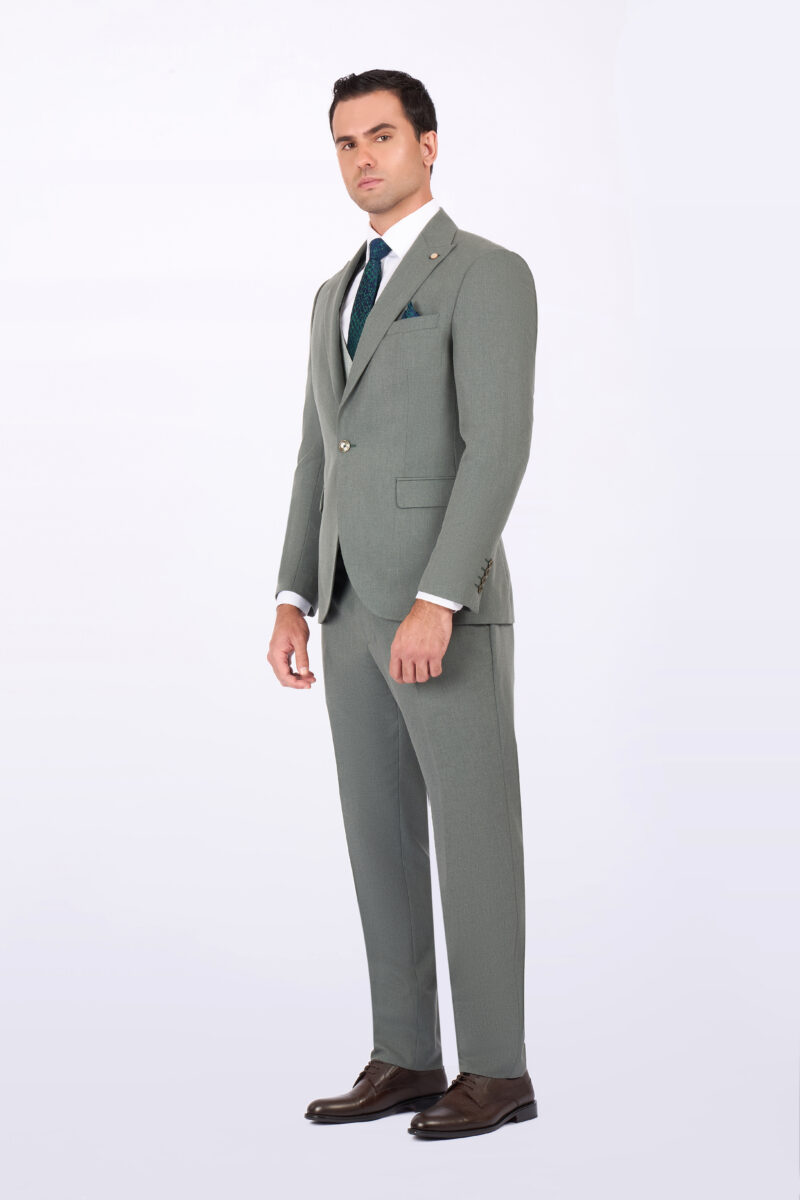 Slim Fit Suit with Peak Lapel & Single-Breasted Vest