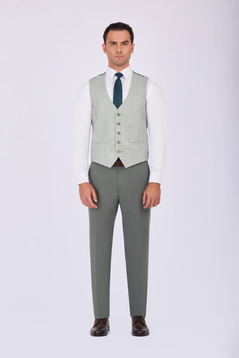 Slim Fit Suit with Peak Lapel & Single-Breasted Vest